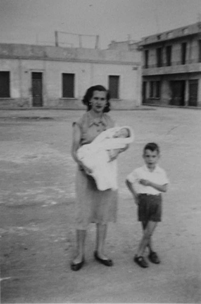 FAMILLE MAMAN MON FRERE ET MOI.JPG